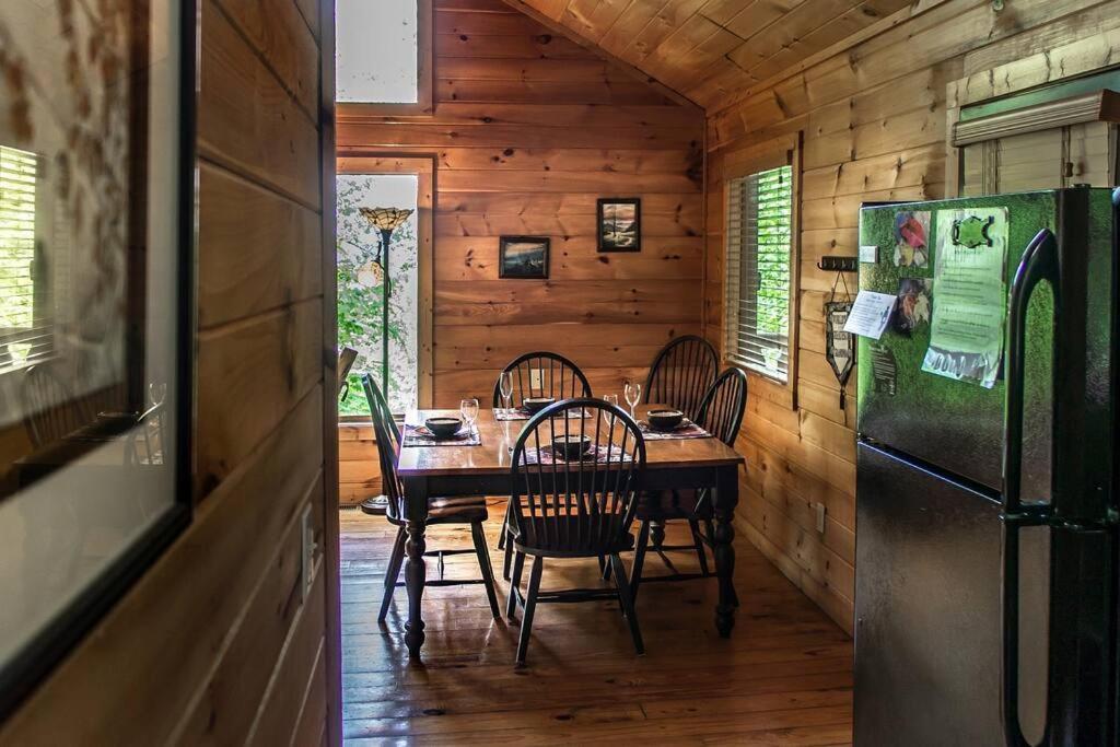 Holly Tree Hideaway - Semi Secluded Mtn Setting Villa Sevierville Buitenkant foto