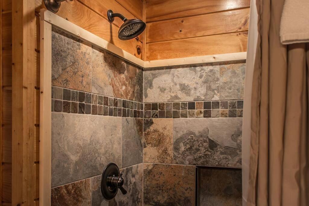 Holly Tree Hideaway - Semi Secluded Mtn Setting Villa Sevierville Buitenkant foto