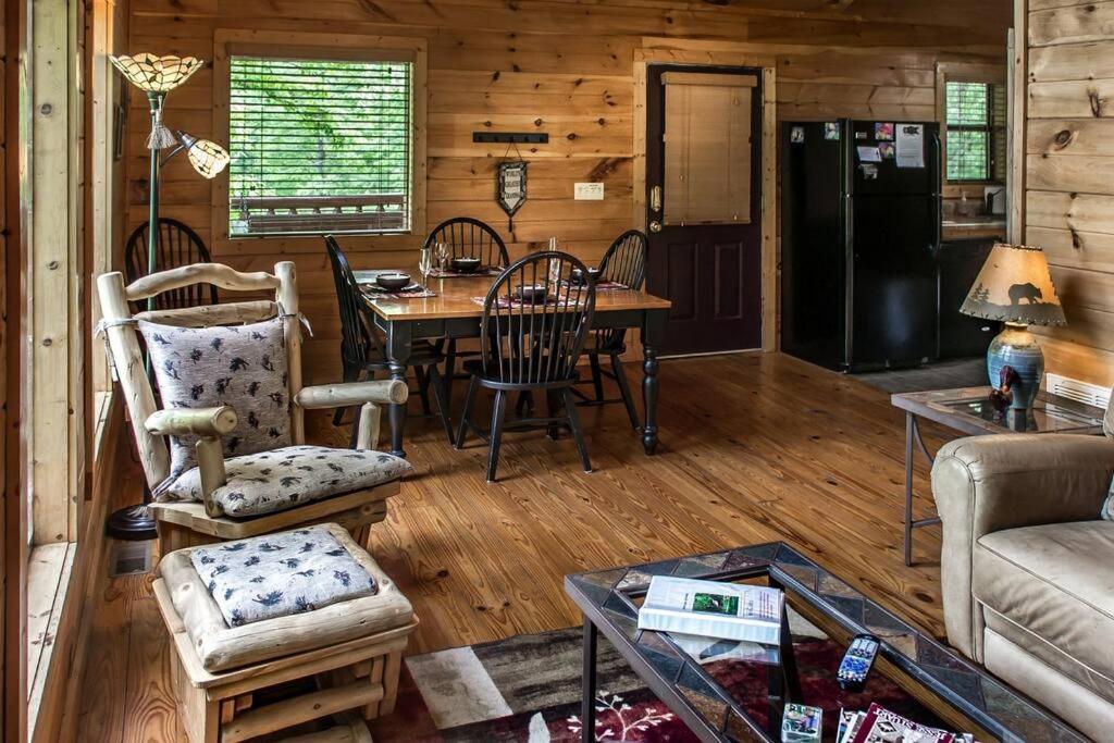 Holly Tree Hideaway - Semi Secluded Mtn Setting Villa Sevierville Buitenkant foto