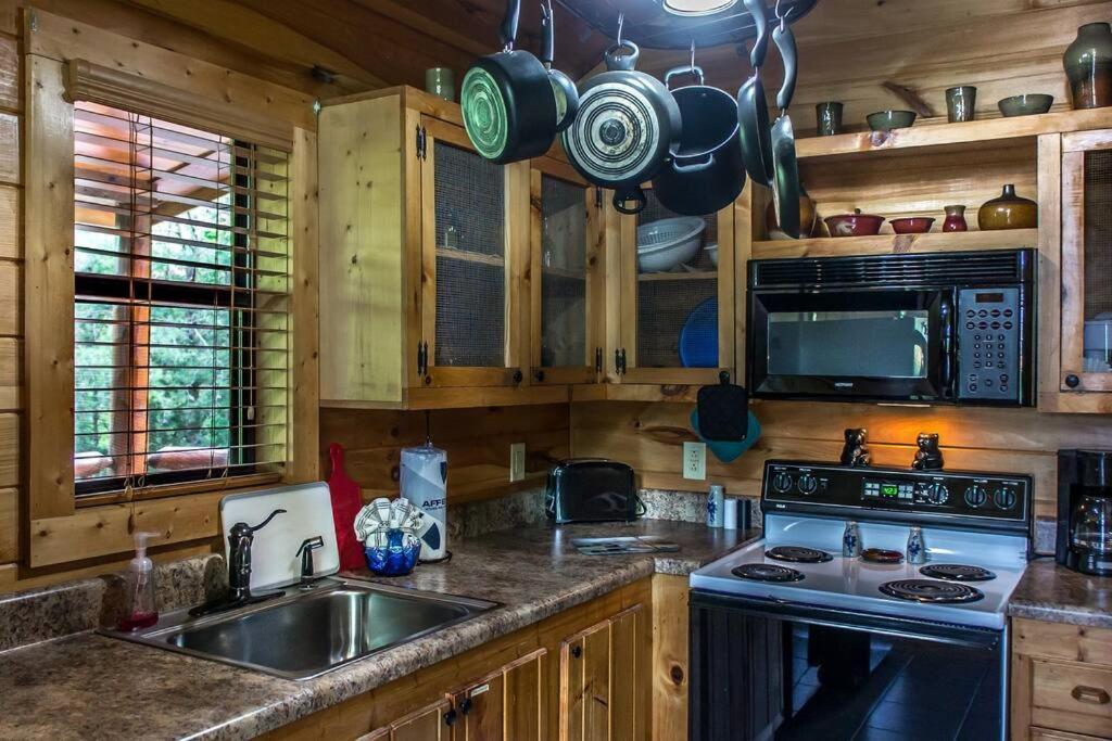 Holly Tree Hideaway - Semi Secluded Mtn Setting Villa Sevierville Buitenkant foto