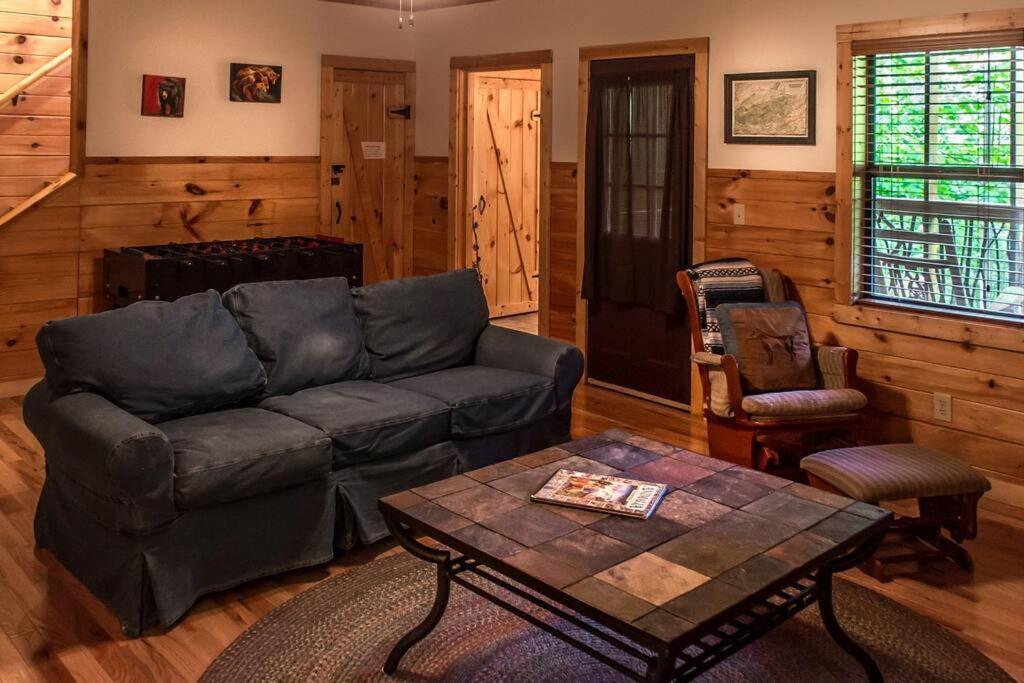 Holly Tree Hideaway - Semi Secluded Mtn Setting Villa Sevierville Buitenkant foto