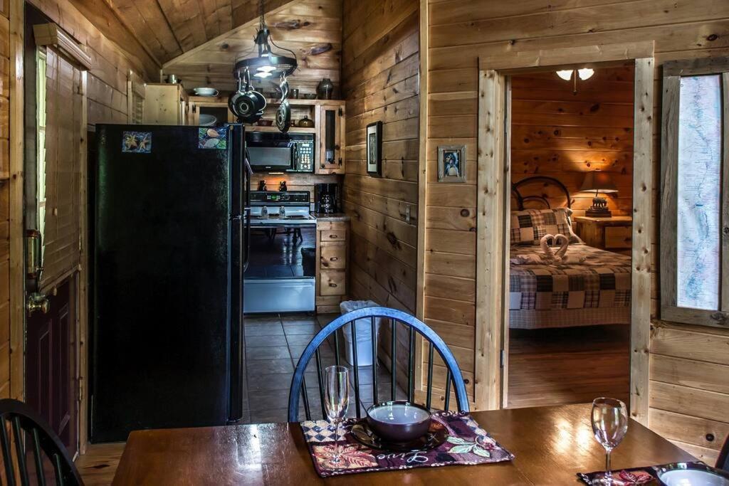 Holly Tree Hideaway - Semi Secluded Mtn Setting Villa Sevierville Buitenkant foto
